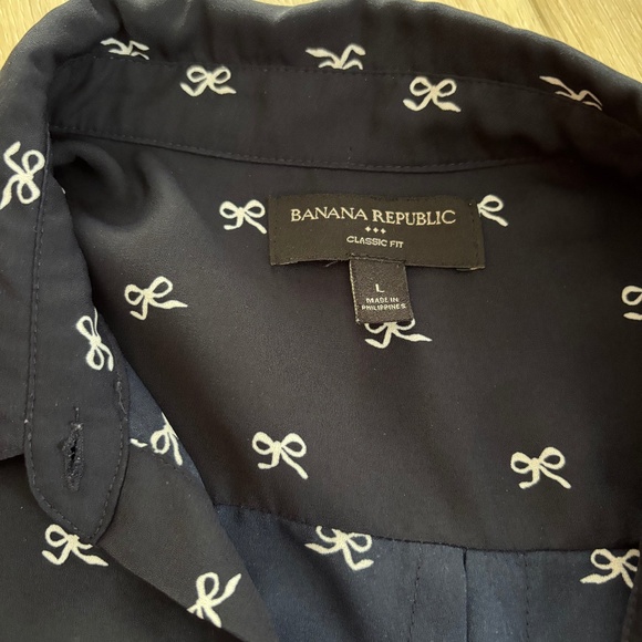 Banana Republic Kate Silk Blouse with trendy bows - Picture 2 of 4